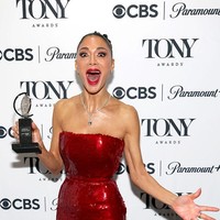Sorotan tertuju pada Nicole Scherzinger di Tony Awards ke-78 yang digelar di New York City, AS, baru-baru ini. Di ajang penghargaan tertinggi bagi insan panggung Broadway, ia membawa pulang penghargaan utama Best Actress in a Musical berkat perannya sebagai Norma Desmond di ‘Sunset Boulevard’ karya Andrew Lloyd Webber. (Foto: Kevin Mazur/Getty Images for Tony Awards Productions)
