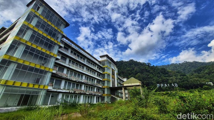 Gedung perkantoran Pemkab Sukabumi yang terbelangkalai.