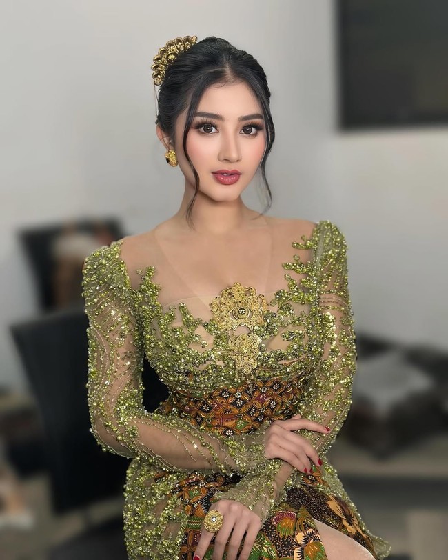 Nama Ghea Youbi populer setelah lagu yang dibawakannya, ‘Gak Ada Waktu Beib’ viral di media sosial. Sosok cantiknya pun ikut mencuri perhatian. Foto: dok Instagram gheayoubi