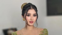 Ghea Youbi juga ternyata masih suka membeli makanan di pinggir jalan. Iya kok tahu. Bakso cuanki, sate, somay, sempol, tuturnya. (Foto: dok Instagram gheayoubi)