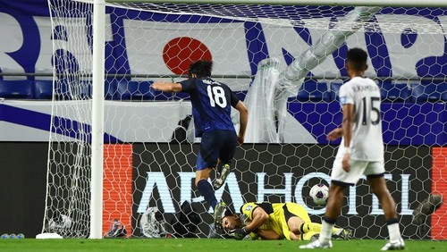Timnas Jepang kembali membobol gawang Timnas Indonesia. Samurai Biru kini sudah mencetak setengah lusin gol alias enam gol ke gawang Garuda. Pertandingan berlangsung di Suita City Stadium, Selasa (10/6/2025).