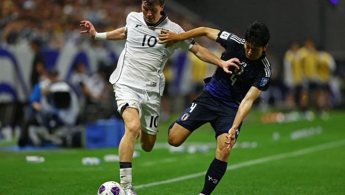 Timnas Jepang kembali membobol gawang Timnas Indonesia. Samurai Biru kini sudah mencetak setengah lusin gol alias enam gol ke gawang Garuda. Pertandingan berlangsung di Suita City Stadium, Selasa (10/6/2025).