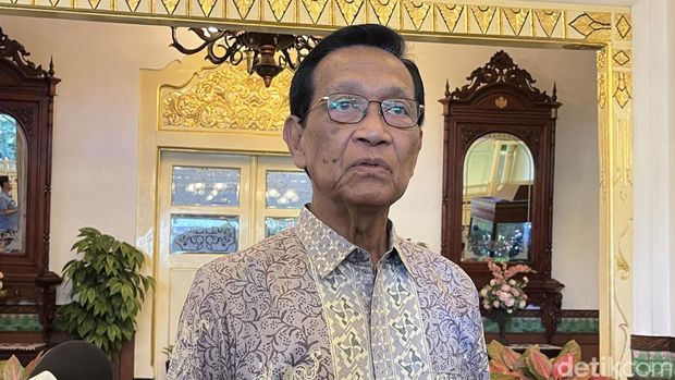 Gubernur DIY Sultan Hamengku Buwono X di Kantor Gubernur, kompleks Kepatihan, Kota Jogja, Selasa (10/6/2025).