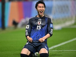 Jepang menggandakan keunggulan empat menit berselang. Takefusa Kubo sukses menjaringkan bola setelah melakukan aksi individu gemilang. Wasit sempat mengecek VAR, tapi gol Kubo tetap sah. Getty Images/Kenta Harada  