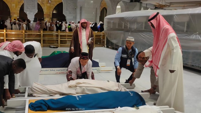 Jenazah jemaah haji asal Jombang saat hendak dievakuasi