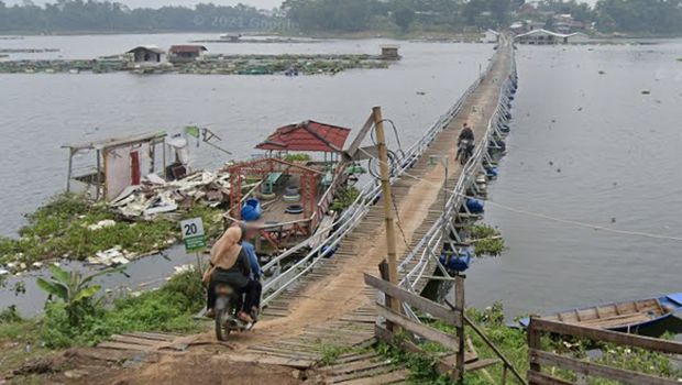 Jembatan Apung Leuwidolang.