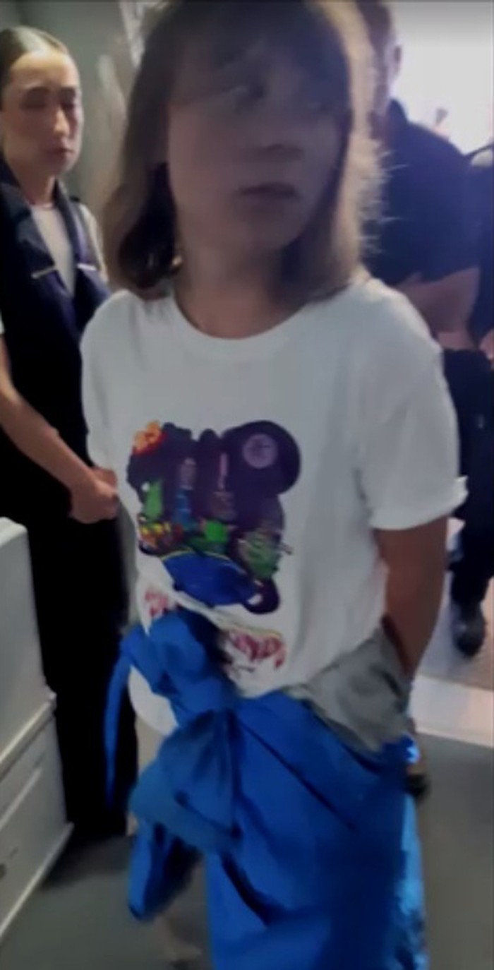 Israel mengatakan aktivis asal Swedia, Greta Thunberg, telah meninggalkan negara itu dengan penerbangan menuju ke Prancis. Thunberg diterbangkan keluar dari Israel usai sempat ditahan bersama belasan aktivis lainnya buntut pencegatan terhadap kapal Madleen yang berlayar menuju ke Jalur Gaza. (Reuters/Israel Foreign Ministry via X)