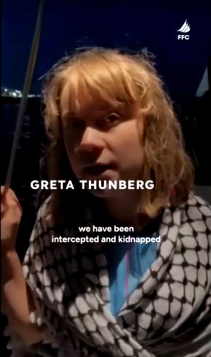 Israel mengatakan aktivis asal Swedia, Greta Thunberg, telah meninggalkan negara itu dengan penerbangan menuju ke Prancis. Thunberg diterbangkan keluar dari Israel usai sempat ditahan bersama belasan aktivis lainnya buntut pencegatan terhadap kapal Madleen yang berlayar menuju ke Jalur Gaza. (Reuters/Israel Foreign Ministry via X)