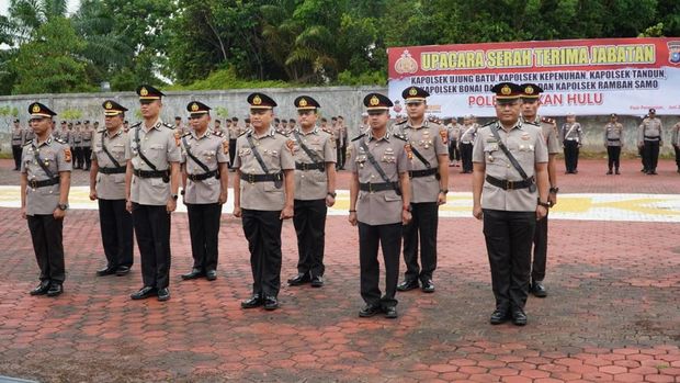 Kapolres Rohul AKBP Emil Eka Putra memimpin sertijab 5 kapolsek.