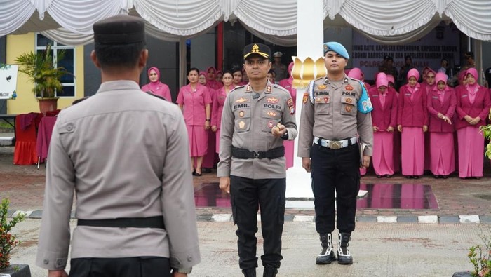 Kapolres Rohul AKBP Emil Eka Putra memimpin sertijab 5 kapolsek.
