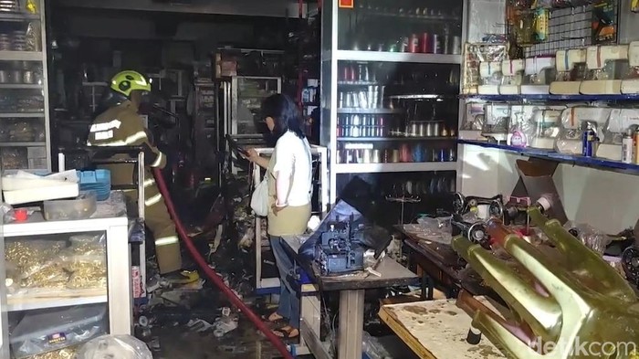 Kebakaran di Jalan Sulawesi, Makassar.