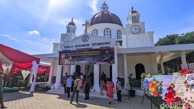 Penampakan Gereja Oikumene di Kodam IV/Diponegoro yang mempunyai bentuk seperti Gereja Blenduk Semarang, Selasa (10/6/2025).