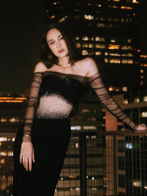 Penampilan Luna Maya di premiere film 'Jalan Pulang'.