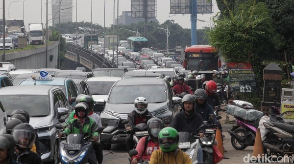 Macet Parah Warnai Pagi Jakarta Usai Libur Idul Adha