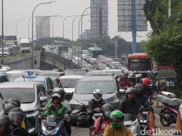 Macet Parah Warnai Pagi Jakarta Usai Libur Idul Adha