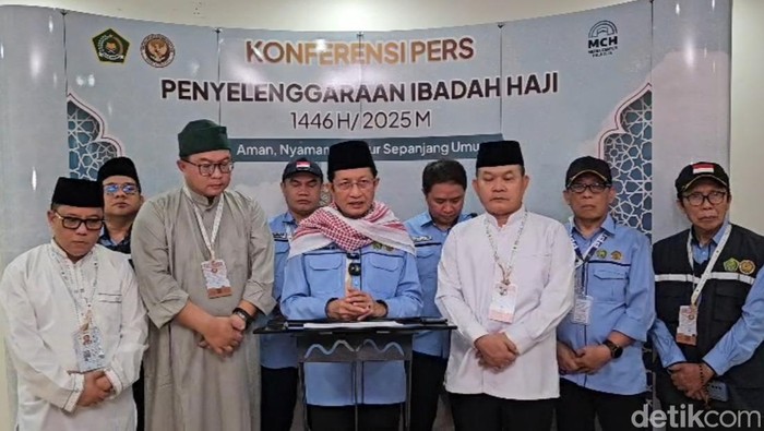 Menag Nasaruddin Umar saat konferensi pers.