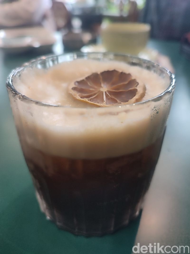 Menyeruput Sambil Belajar Riwayat Kopi di Bogor Bersama Pinot Johnny
