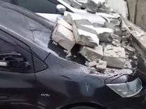 Tembok Mie Gacoan di Binjai Roboh gegara Hujan Deras, Timpa 4 Mobil