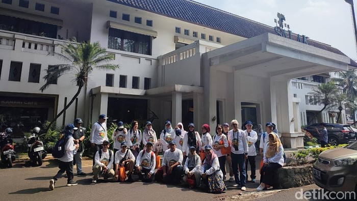 Napak tilas jejak Eduard Douwes Dekker di Hotel Salak, Bogor.