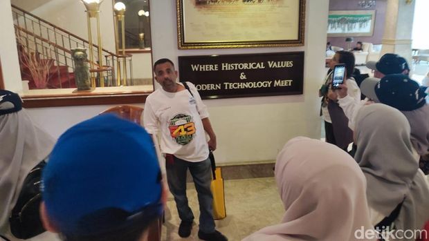 Napak tilas jejak Eduard Douwes Dekker di Hotel Salak, Bogor.