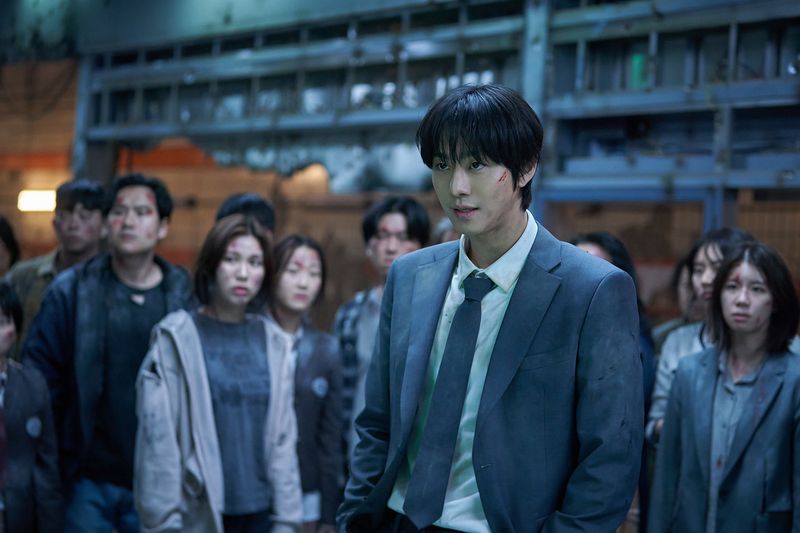 Potongan adegan Ahn Hyo Seop dalam film Omniscient Reader.