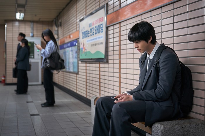 Omniscient Reader Potongan adegan Ahn Hyo Seop dalam film Omniscient Reader.