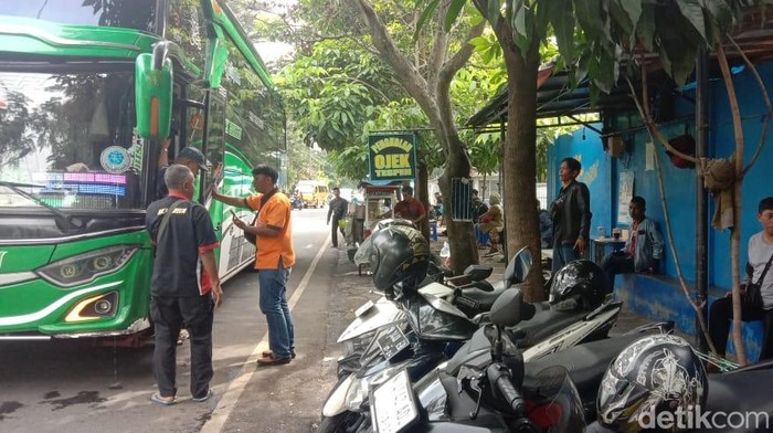 Pangkalan ojek sekitar Terminal Arjosari Malang
