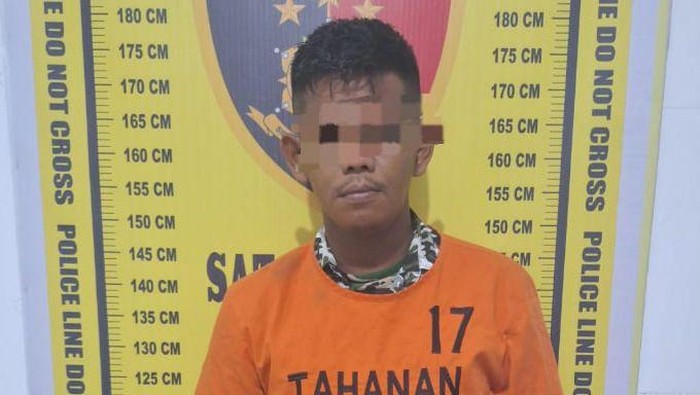 Pelaku ADS saat diamankan di kantor polisi. (Dok. Polres Pematangsiantar)