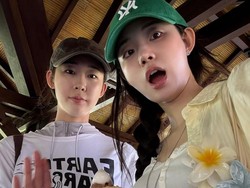 8 Gaya Pemain Resident Playbook Liburan di Bali, Go Yoon Jung Pergi Shopping