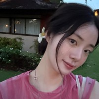 Para pemain drama Korea Resident Playbook menikmati momen liburan ke Bali sebagai reward atas kesuksesannya. Satu per satu pemain membagikan fotonya di Instagram, mulai dari pemeran dokter residen Pyo Nam Kyung alias Shin Si Ah. Foto: Instagram