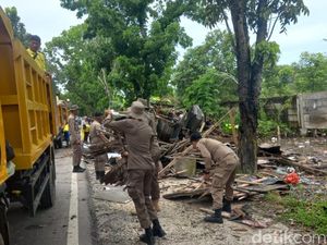 22 Warung Remang Pekanbaru Dibongkar Paksa usai Disidak Walkot Agung