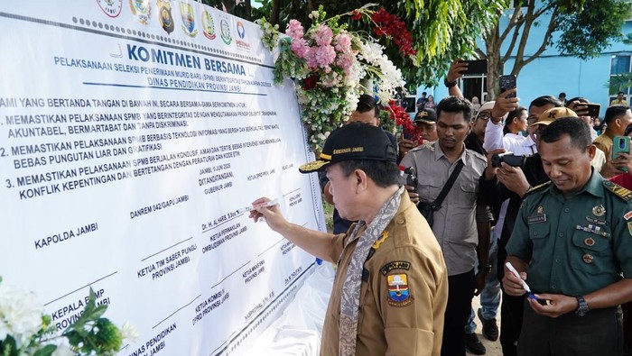 Penandatanganan Komitmen SPMB 2025-2026