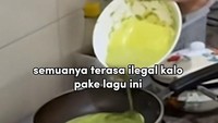 Netizen di TikTok juga ada yang membuat kreasi telur dadar dengan tambahan matcha. Ia menggoreng telur dadar itu seperti biasa, kemudian menikmatinya dengan nasi hangat. Foto: TikTok/Instagram