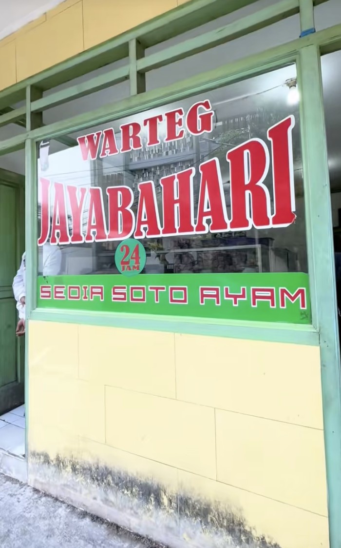 Pertama Kali! Ussy Boyong 3 Anaknya Makan Siang di Warteg Pertama Kali! Ussy Boyong 3 Anaknya Makan Siang di Warteg