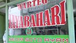 Pertama Kali! Ussy Boyong 3 Anaknya Makan Siang di Warteg