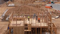 Menurut KB Homes dan Insurance Institute for Business & Home Safety (IBHS), yang bekerja sama dalam proyek tersebut, lingkungan Dixon Trail adalah yang pertama di negara ini yang sepenuhnya dimitigasi kebakaran di atas persyaratan negara bagian untuk mencegah penyebaran kebakaran hutan. Foto: REUTERS/Mike Blake