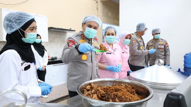 Polda Riau meluncurkan dapur MBG yang bekerja sama dengan Yayasan Kemala Bhayangkari, di Pekanbaru.