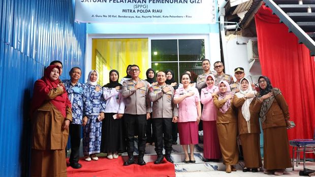 Polda Riau meluncurkan dapur MBG yang bekerja sama dengan Yayasan Kemala Bhayangkari, di Pekanbaru.