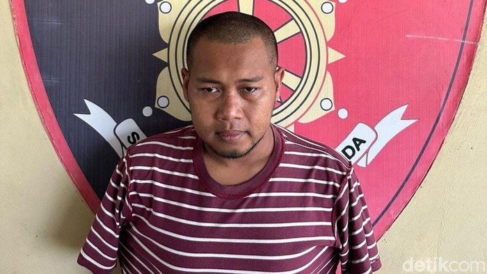 Rochmad Cholilulloh ditangkap karena memperkosa dan merampok gadis asal Tanah Bumbu. Pelaku mengaku sebagai polisi.