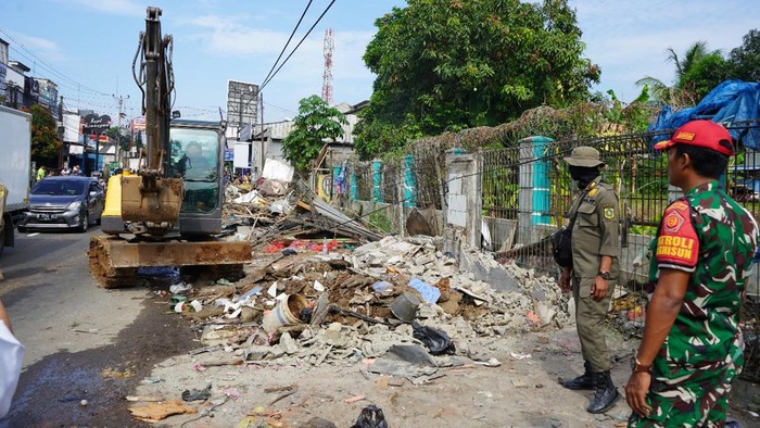 Proses penertiban bangunan liar di Kabupaten Bogor.