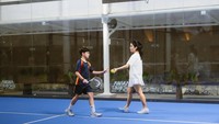 Rafathar latihan Padel bersama saudaranya, Gya P Sadiqah. Foto: instagram Raffi Ahmad dan Nagita Slavina