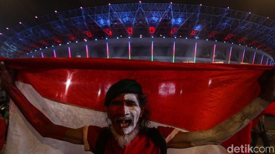 Ragam Ekspresi Suporter Timnas Indonesia Nobar di GBK