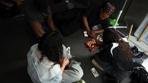 Daya tarik klub ini tidak hanya terletak pada permainannya sendiri, tetapi juga pada bagaimana ia menyediakan sesuatu yang sering kali tidak ada dalam kehidupan modern, kata pendiri Yusuf Ntahilaja. Foto: REUTERS/Isabel Infantes