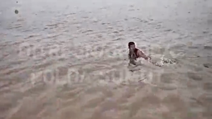 Seorang kurir sabu menceburkan diri ke sungai di Asahan, Sumatera Utara.