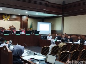 Saksi Sebut Pendapatan Petani Tebu Berkurang Saat Tom Lembong Impor Gula