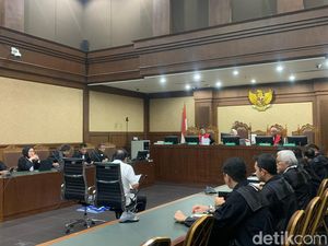 Sesal Makelar Zarof di Sidang: Harusnya Saya Pensiun tapi Malah di Sini