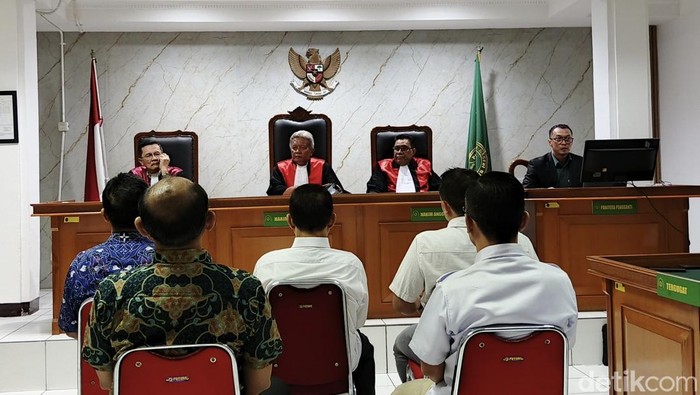 Sidang tuntutan eks Sekda Kota Bandung Ema Sumarna cs.