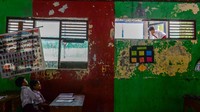 Hingga kini, belum ada perbaikan berarti dari pihak terkait. Warga dan pihak sekolah berharap pemerintah daerah segera turun tangan memperbaiki fasilitas sekolah agar anak-anak bisa belajar dengan aman dan nyaman. ANTARA FOTO/Muhammad Bagus Khoirunas
