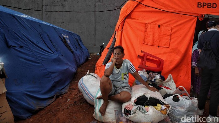 Suara Hati Korban Kebakaran Kapuk Muara Sejumlah foto portrait korban kebakaran di kawasan Kapuk Muara, Penjaringan, Jakarta Utara, Selasa (10/6/2025).