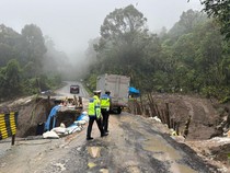 Jalan Amblas di Dairi Masih Proses Penimbunan, Jalur Buka Tutup